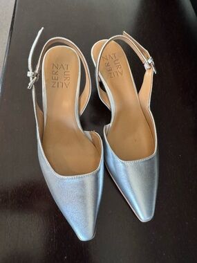 Naturalizer Silver Pointed Slingback Heels size 5
